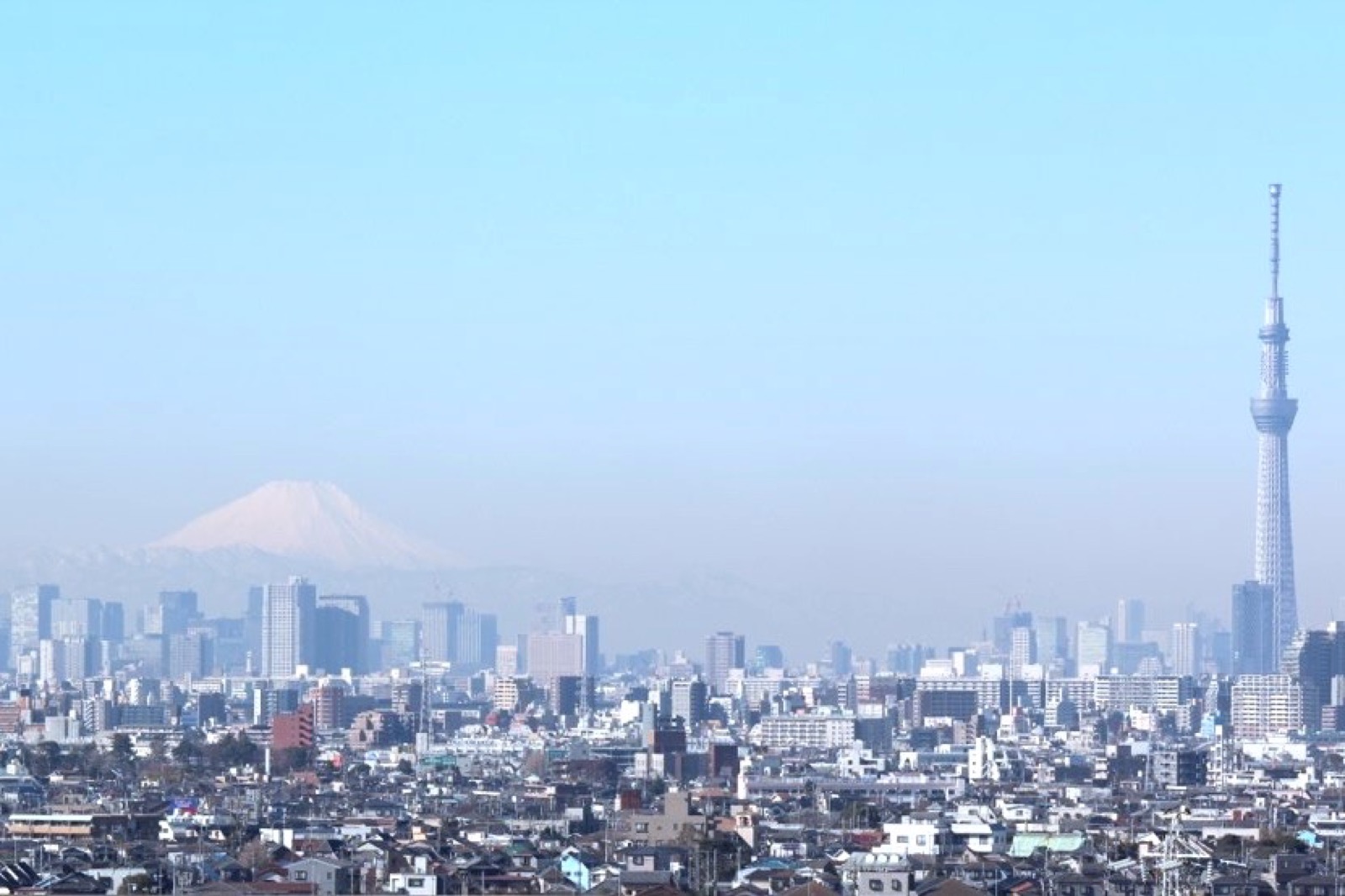 Photo of Tokyo Skytree, Japan (Mt.Fuji & Tokyo SkyTree - viewed from a building in Ichikawa, Chiba (most likely, close but not from I-link town Ichikawa) 千葉県市川市、I-linkタウンいちかわ展望施設より、東京スカイツリーと富士山を望む。 by Atomark)