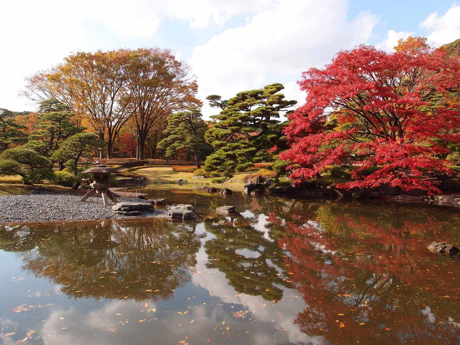 Photo of Ninomaru Garden, Japan (Imperial Palace East Garden @ Tokyo by Guilhem Vellut)