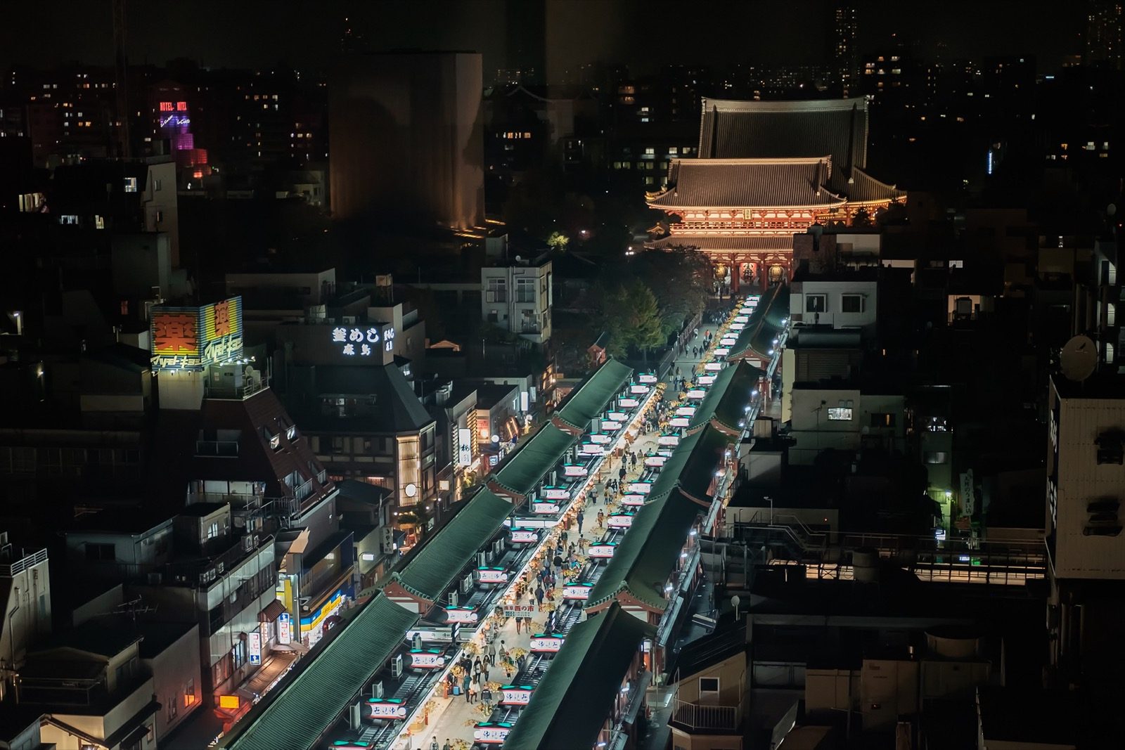 Photo of Nakamise Dori Shopping Street, Japan (View of Nakamise by Leng Cheng)
