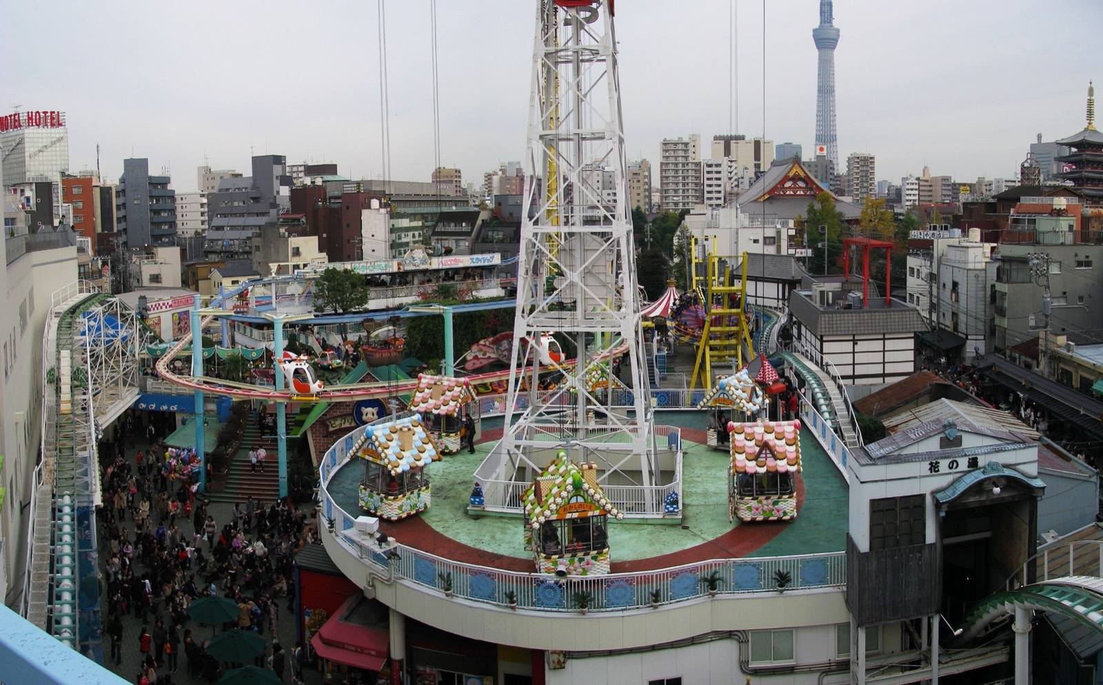 Photo of Hanayashiki Amusement Park, Japan (The Asakusa Hanayashiki. This place is Asakusa in Taitō, Tokyo, Japan. 浅草花やしき by Aimaimyi)