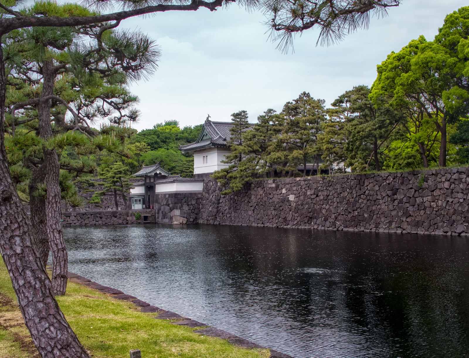 Photo of Marunouchi, Japan (Kikyo-mon Gate, Imperial Palace, Tokyo by Ray in Manila)