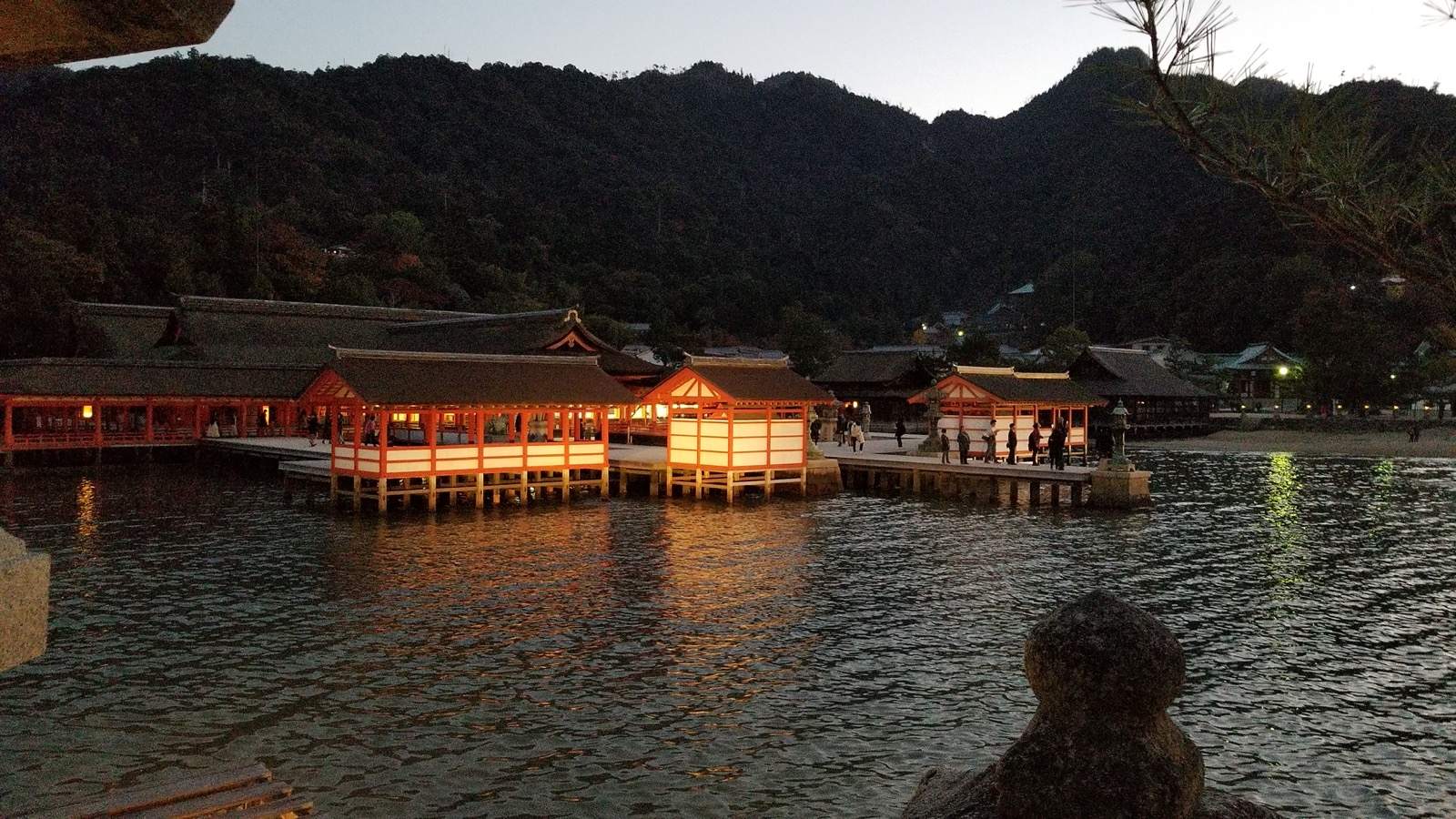 Photo of Itsukushima Shrine, Japan (安藝國一之宮 嚴島神社 by Steven Perez)